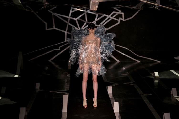 Parigi alta moda spring summer 2017 Iris Van Herpen23gen17 12