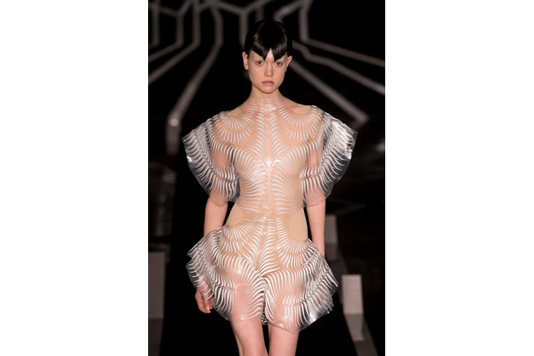 Parigi alta moda spring summer 2017 Iris Van Herpen23gen17 2