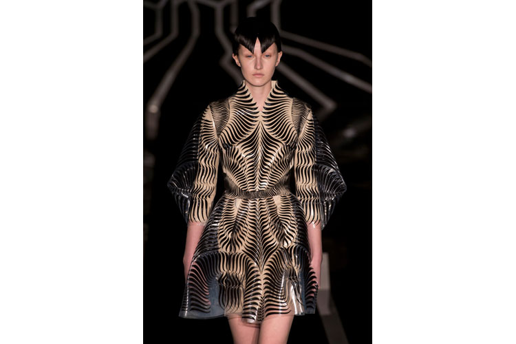 Parigi alta moda spring summer 2017 Iris Van Herpen23gen17 9