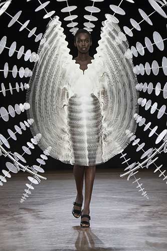 Iris van Herpen 22 7 19 5